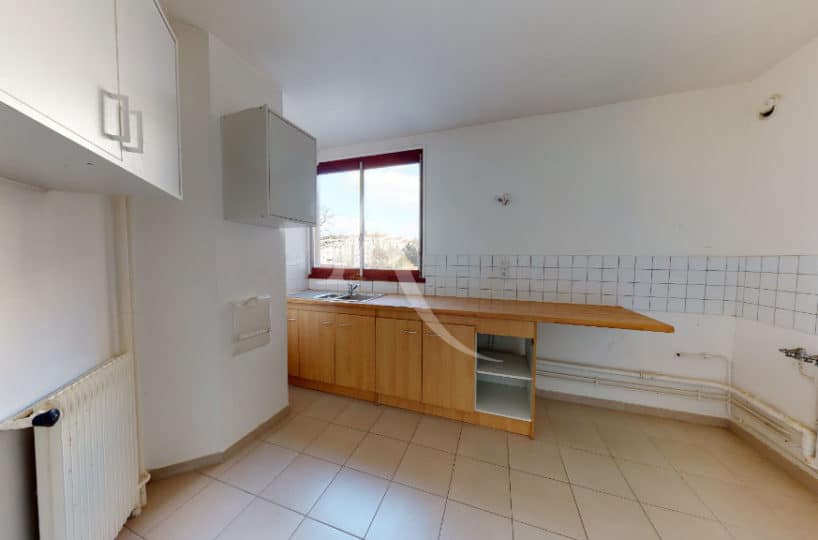 l adresse immobilier: 4 pièces 85 m², cuisine aménagée et équipée, cave, parking, proche métro