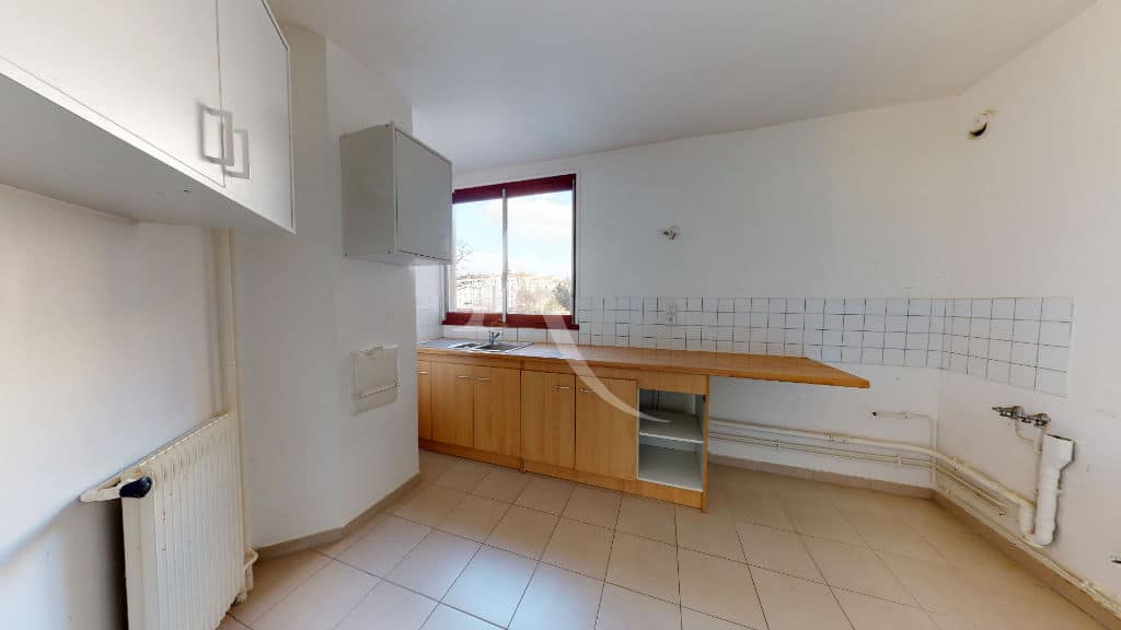 l adresse immobilier: 4 pièces 85 m², cuisine aménagée et équipée, cave, parking, proche métro