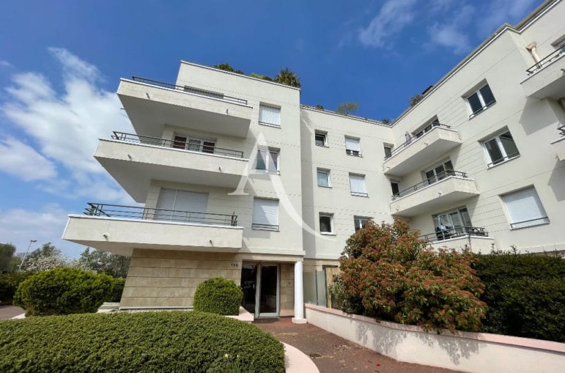 location studio dans le 94: 25 m² état impeccable, avec parking, proche métro et hopital