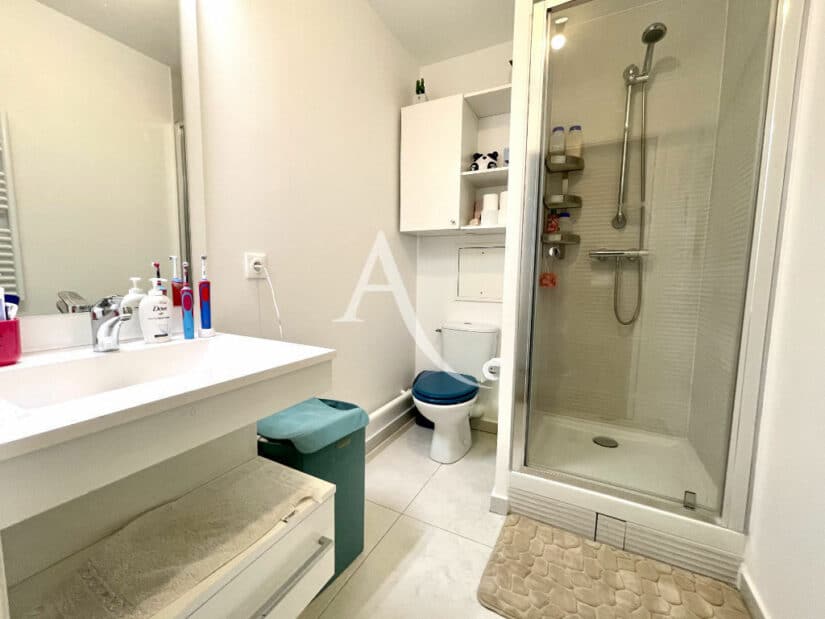 agence immo maisons alfort: 4 pièces 91 m², salle d'eau avec douche et wc