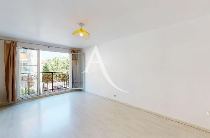 agence de location appartement: 2 pièces 44 m² avec balcon dans un immeuble récent et sécurisé appolonia, parking en sous-sol