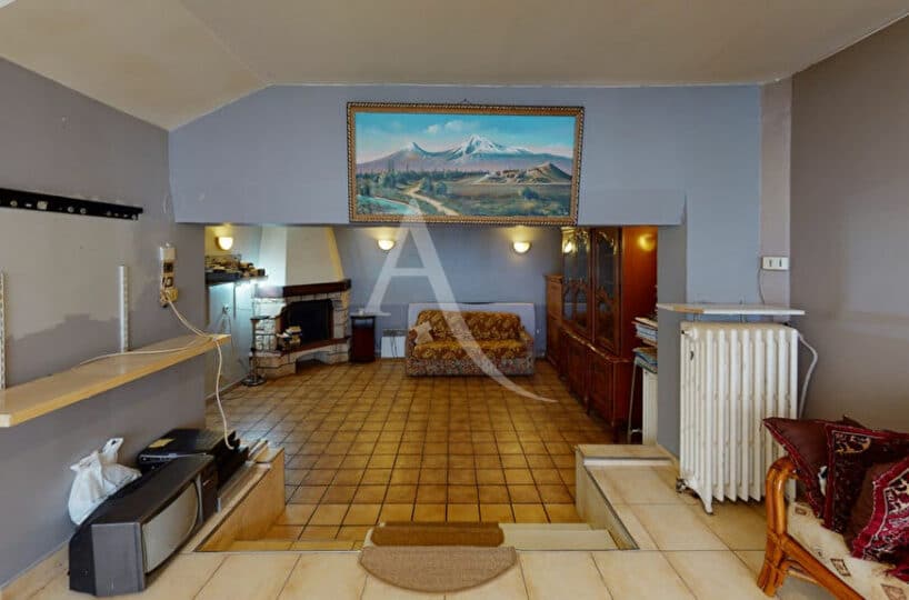maison alfortville: 5 pièces 90 m² , séjour / salon avec cheminée, terrain sur le devant de 200 m² et un studio. proche centre ville, quartier des fleurs