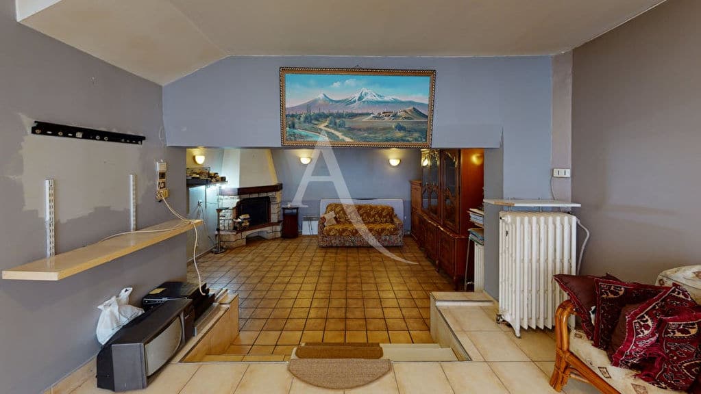 maison alfortville: 5 pièces 90 m² , séjour / salon avec cheminée, terrain sur le devant de 200 m² et un studio. proche centre ville, quartier des fleurs