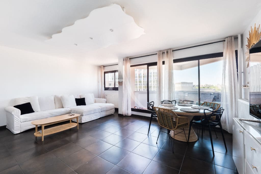achat vente appartement: 4 pièces 83 m², séjour lumineux avec balcon