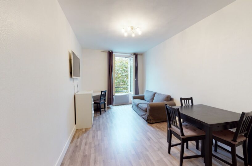 location appartement 94220: 2 pièces 32 m², séjour bien agencé avec coin repas