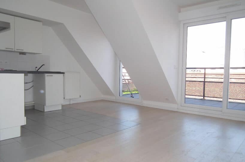 agence de location appartement: 2 pièces 40 m², avec grand balcon, et parking