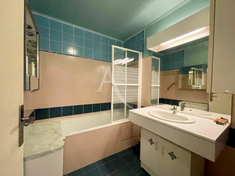 appartement à vendre à charenton le pont: 3 pièces 69 m², salle de bains avec baignoire