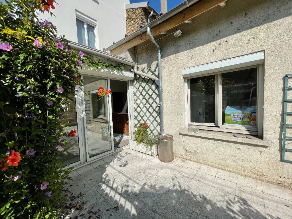 agence immo maisons-alfort: 4 pièces 102 m² dont studio attenant, avec un grand patio