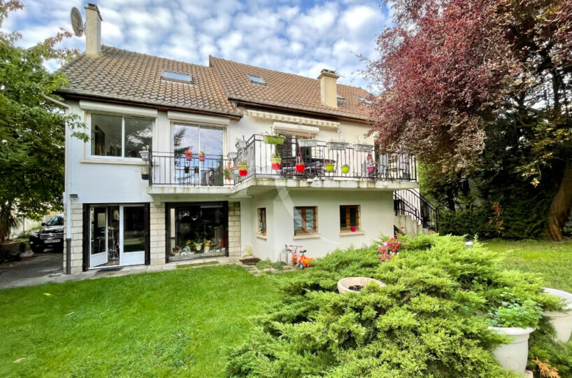 agence immobilière val de marne: maison 10 pièces 270 m², non mitoyenne sur jardin paysagé de 613 m²