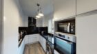 immobilier maison: 6 pièces 199 m², cuisine moderne équipée de plaques de cuisson, hotte
