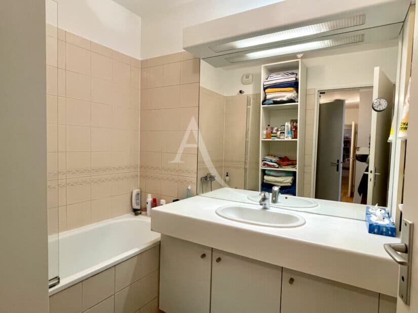 achat appartement charenton le pont: 3 pièces 74 m²,  salle de bains avec baignoire, wc indépendant