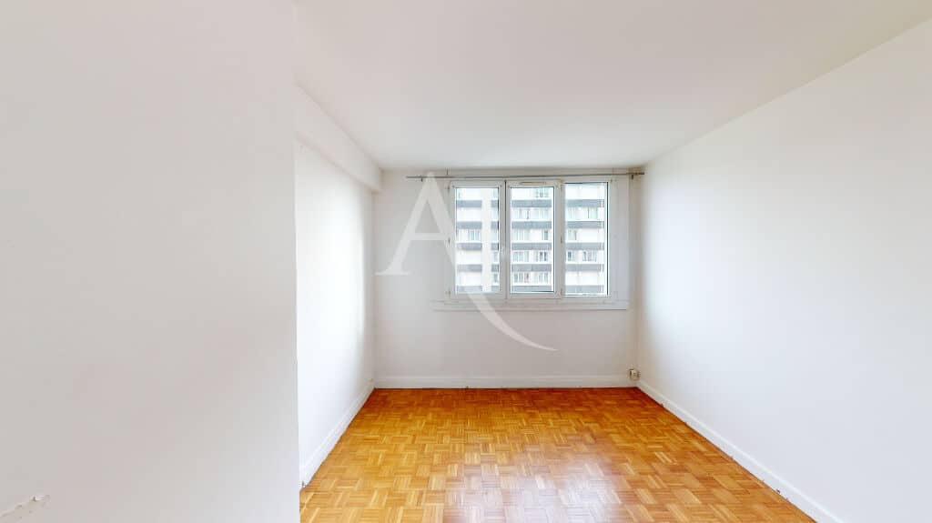 agence immobilière maison alfort: 3 pièces 59 m², chambre 2 murs blancs, parquet vitrifié