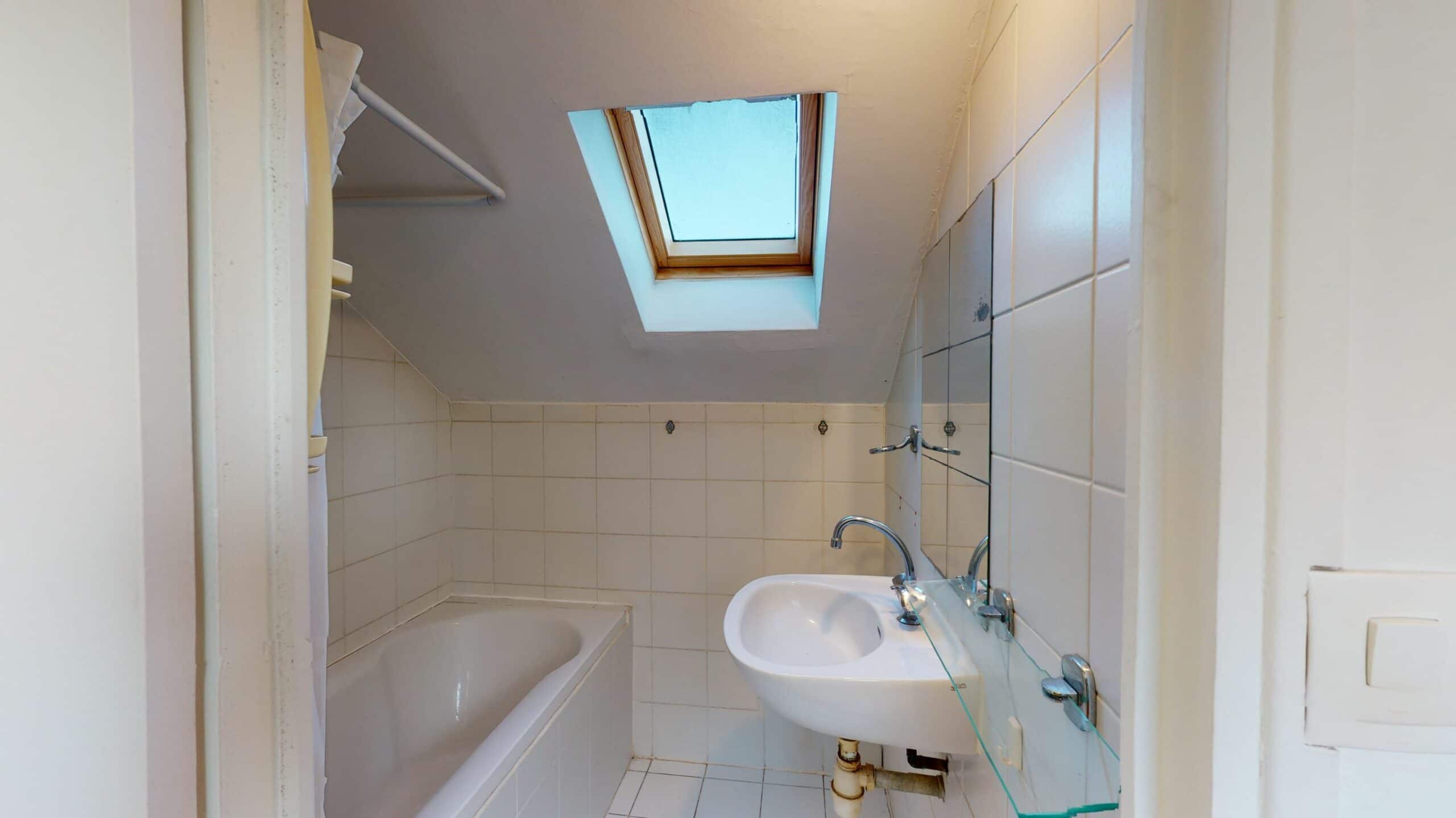 appartement a louer maison alfort: 3 pièces 50 m² meublé, salle de bain claire