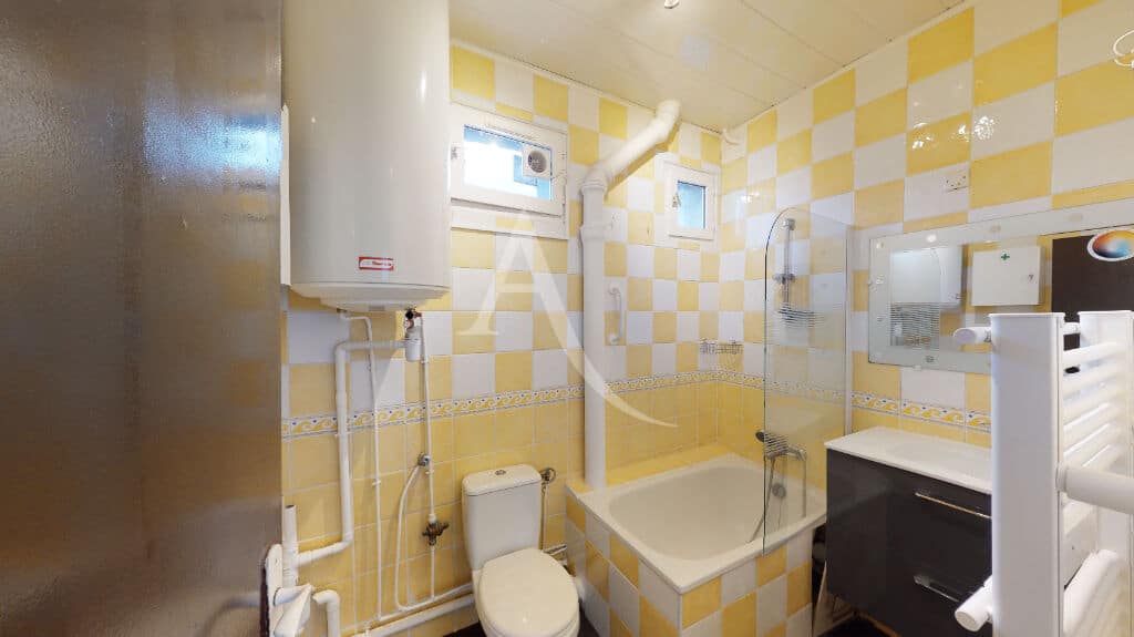 agence immobilière alfortville: vend appartement 2 pièces 44 m², la salle de bain