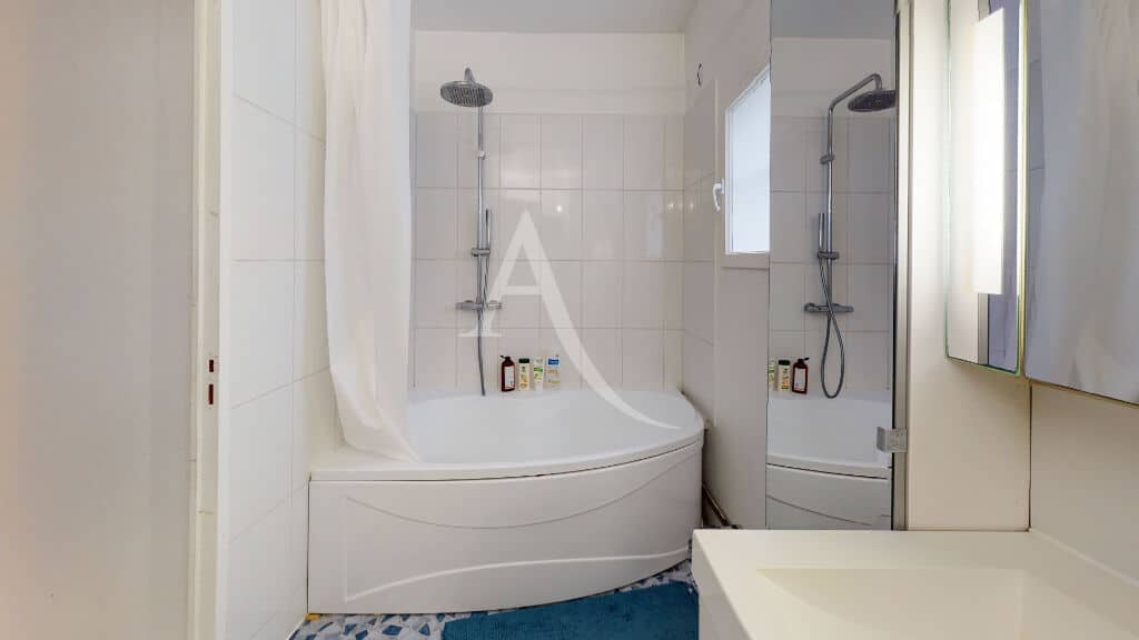 achat maison alfortville: 6 pièces 104 m2, salle de bain claire avec wc