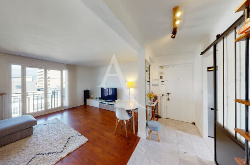 immobilier charenton le pont: 4 pièces 72 m², double exposition, 5e étage avec ascenseur
