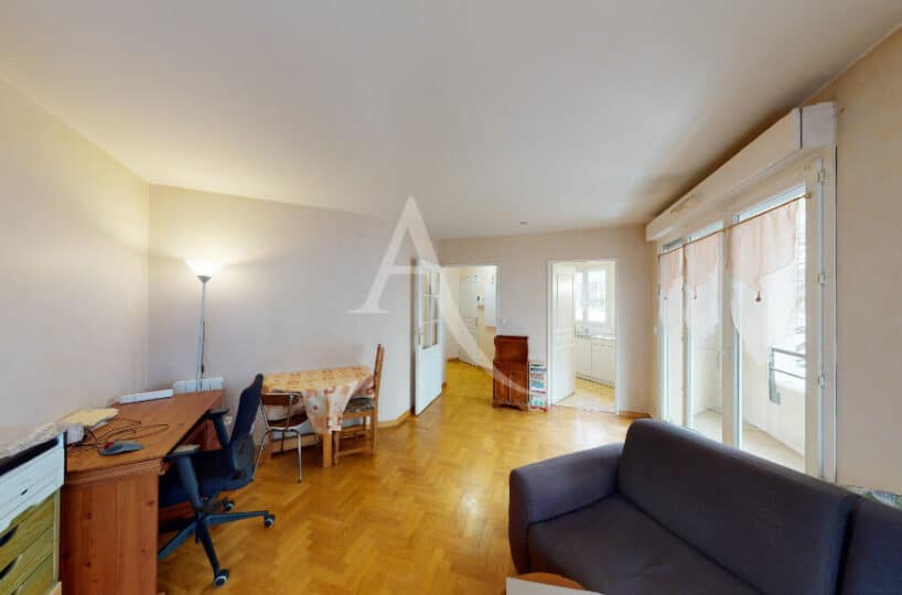 agence immo charenton: vend appartement 2 pièces 45 m², clair avec beaux volumes