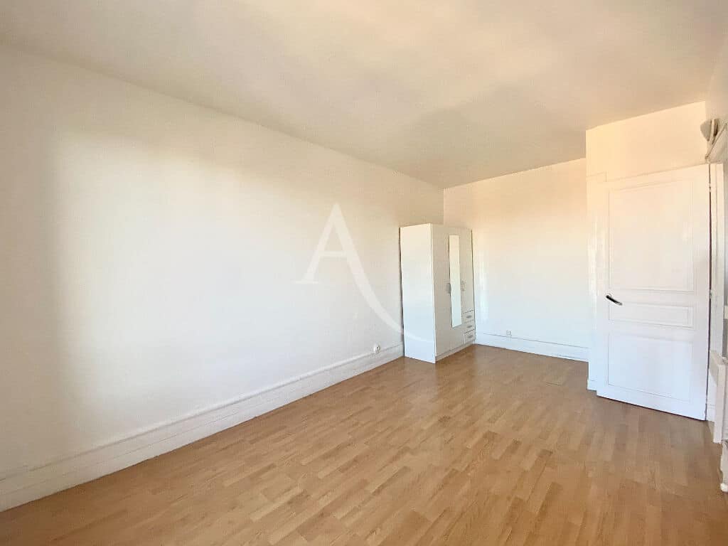 agence immobilière 94: vend studio 29 m², rue calme au 4e étage, vue dégagée